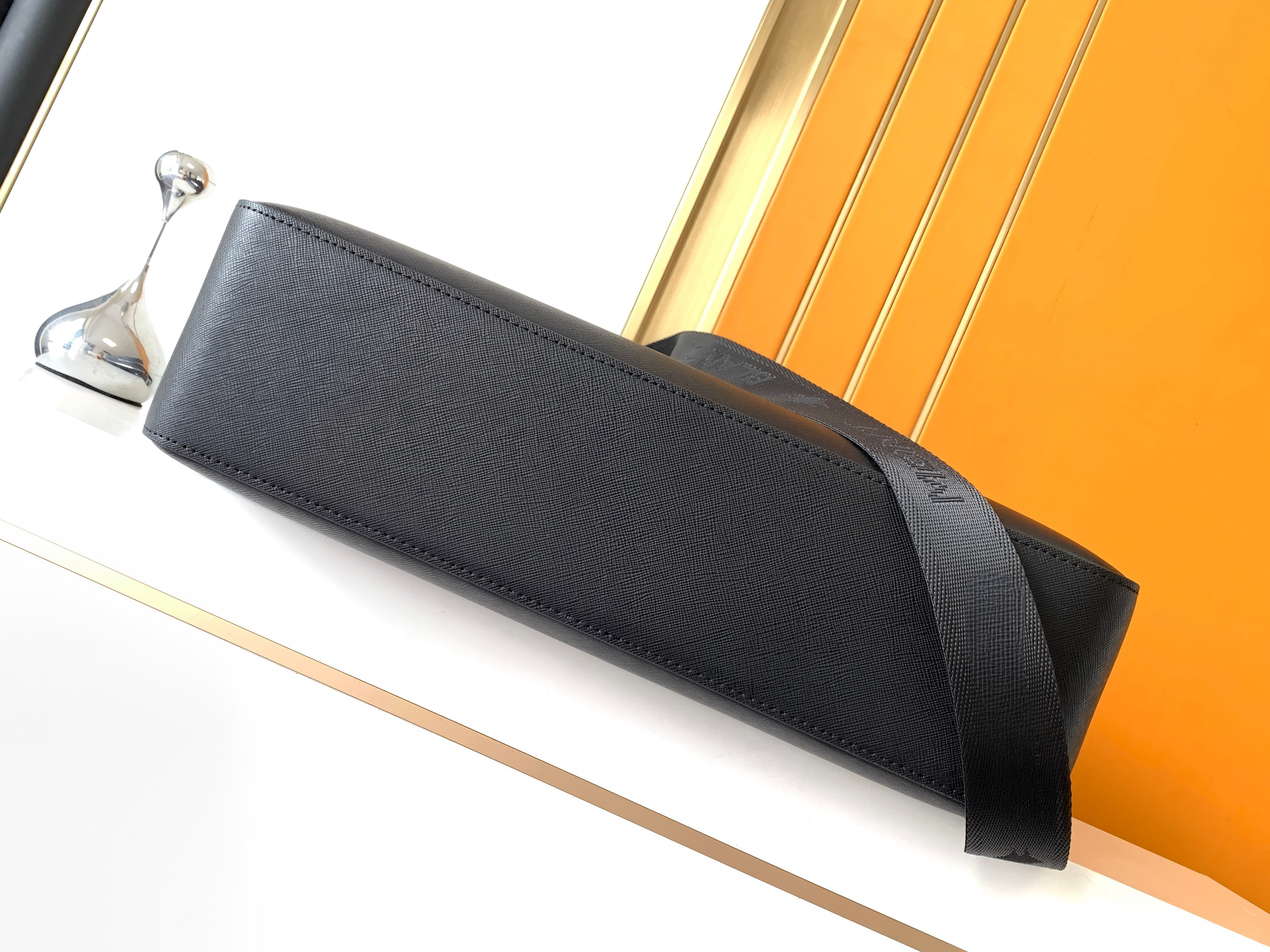 Luxury Men's Top-Handle Bags P - огляд і ціна Leatherwork Bag
